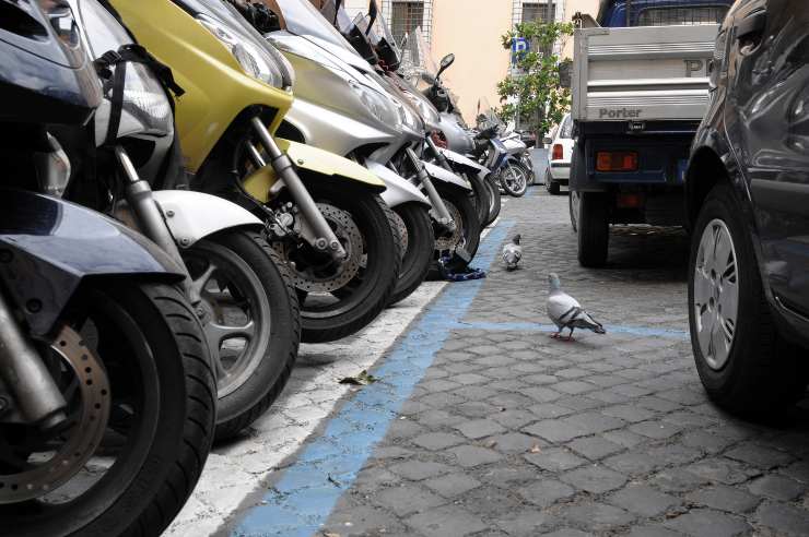 Il divieto di parcheggio contromano 