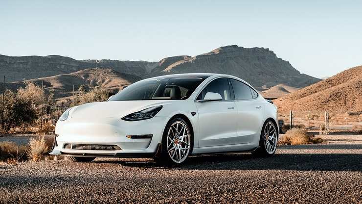 Tesla, i motivi che spingono gli automobilisti all'addio