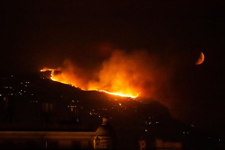 Incendio Palermo, aerei dirottati
