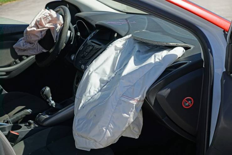 Problemi con l'airbag, da riportare subito in azienda