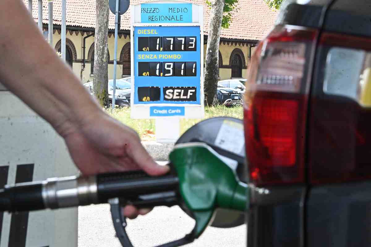 Bonus benzina da 150 euro, decisione vicina: palla al governo