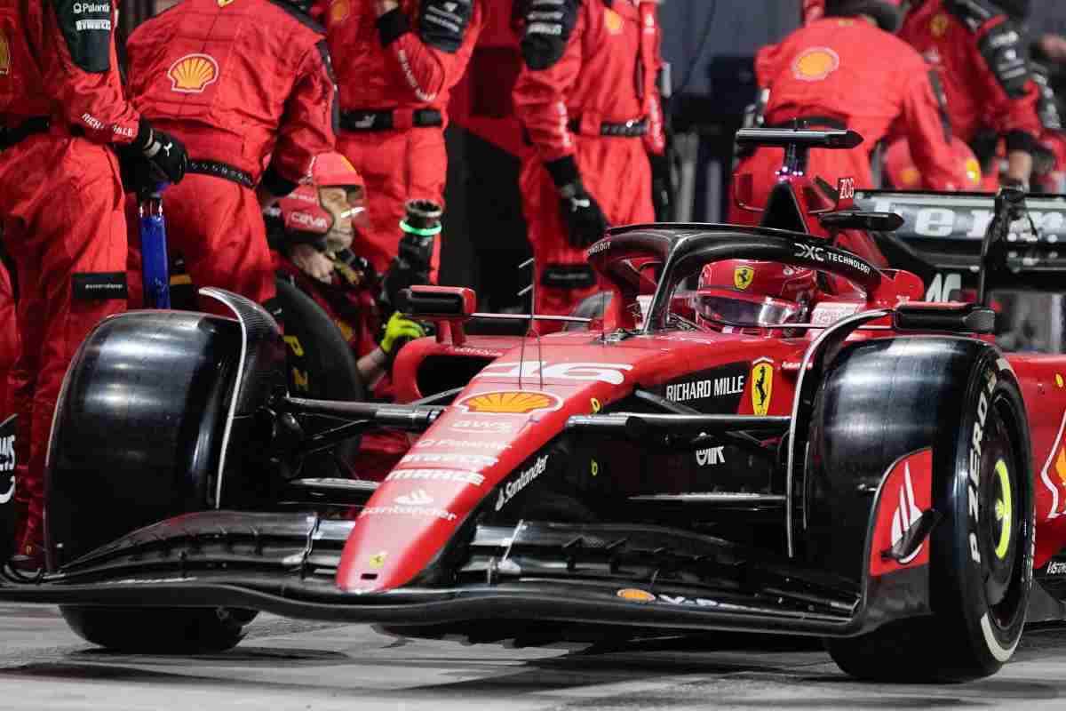 Il box Ferrari durante una gara