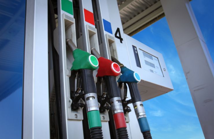 Accise carburanti timore aumenti governo meloni