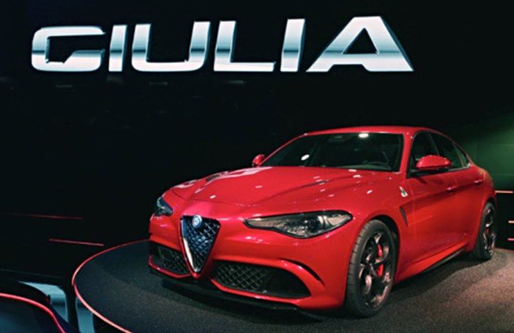 La nuova Alfa Romeo Giulia esposta al Salone dell'automobile