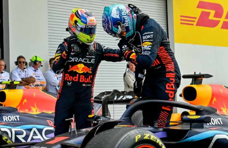 Max Verstappen con il compagno di squadra Sergio Perez