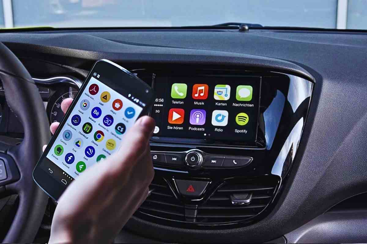 Schermo auto con le varie App