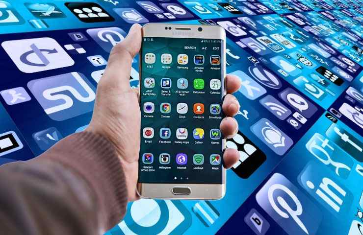 Smartphone pieno di applicazioni