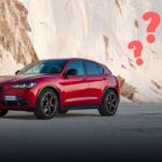 Alfa Romeo Stelvio e il disegno di tre punti interrogativi