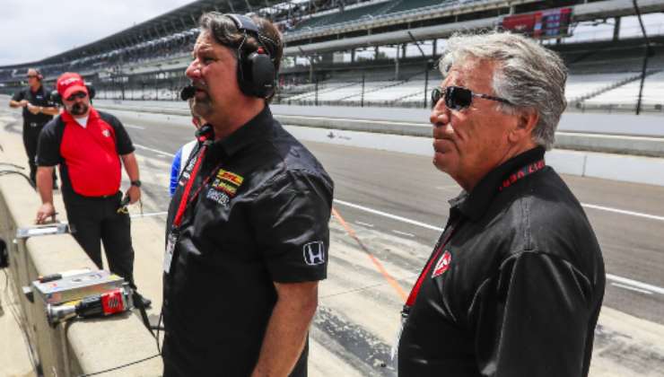 Marco e Mario Andretti al muretto di un circuito