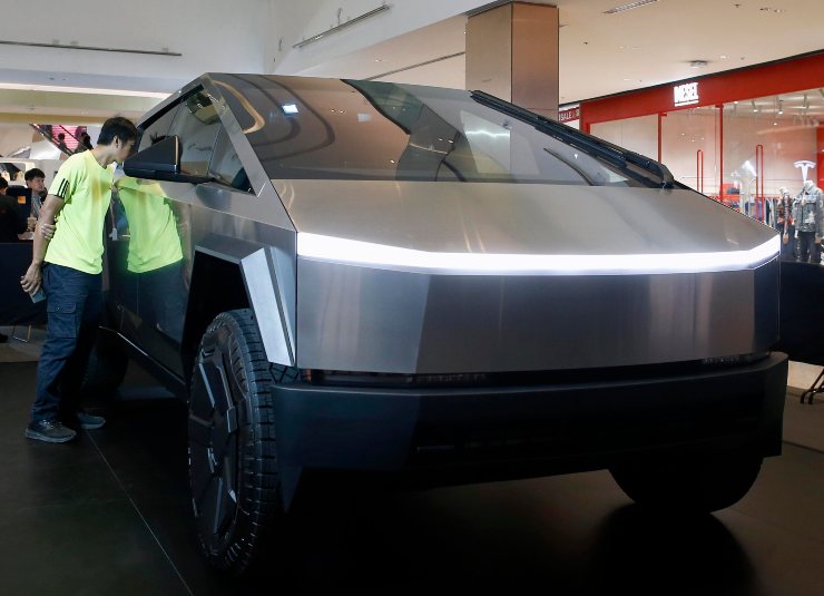 Cybertruck Tesla, il nuovo modello con mille difficoltà