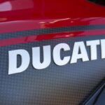 Scritta Ducati sulla carrozzeria di una moto