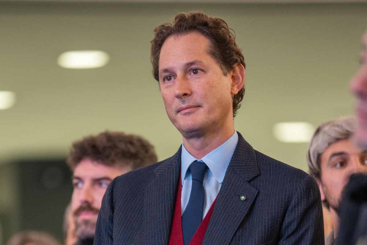 Elkann sorride