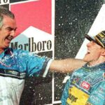 Michael Schumacher sul podio con Flavio Briatore