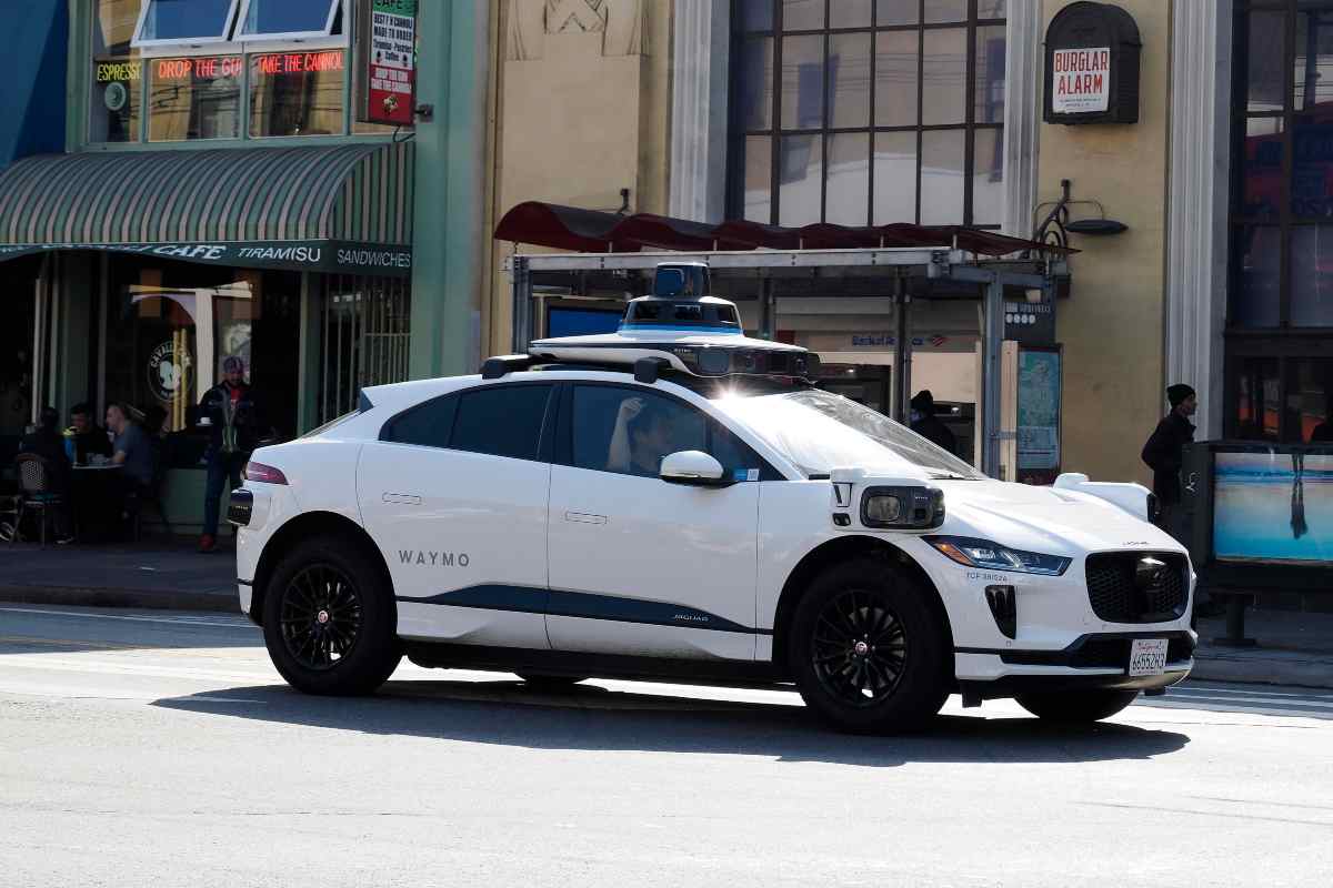 robotaxi Waymo