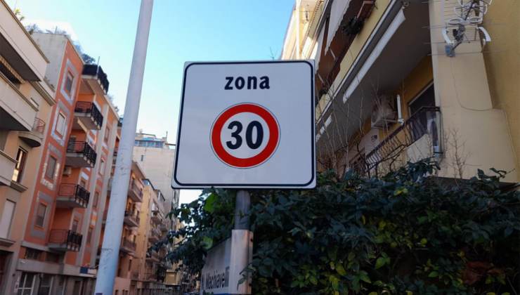 Cartello zona a limite di 30 km/h