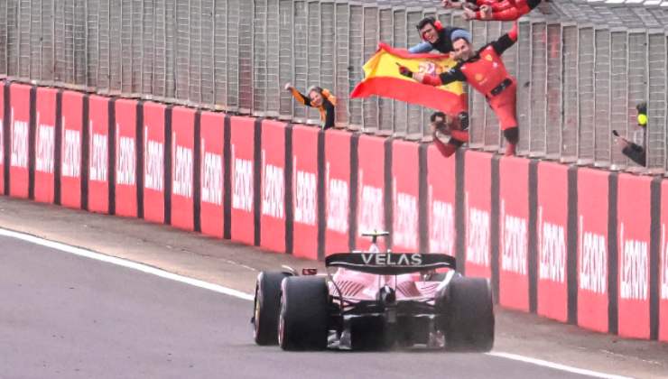 Carlos Sainz su Ferrari vince il GP d'Inghilterra 2022