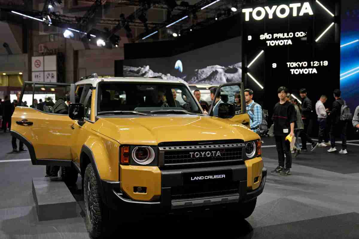 Il famoso Toyota Land Cruiser in esposizione