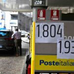 Il cartello con i prezzi di benzina e diesel