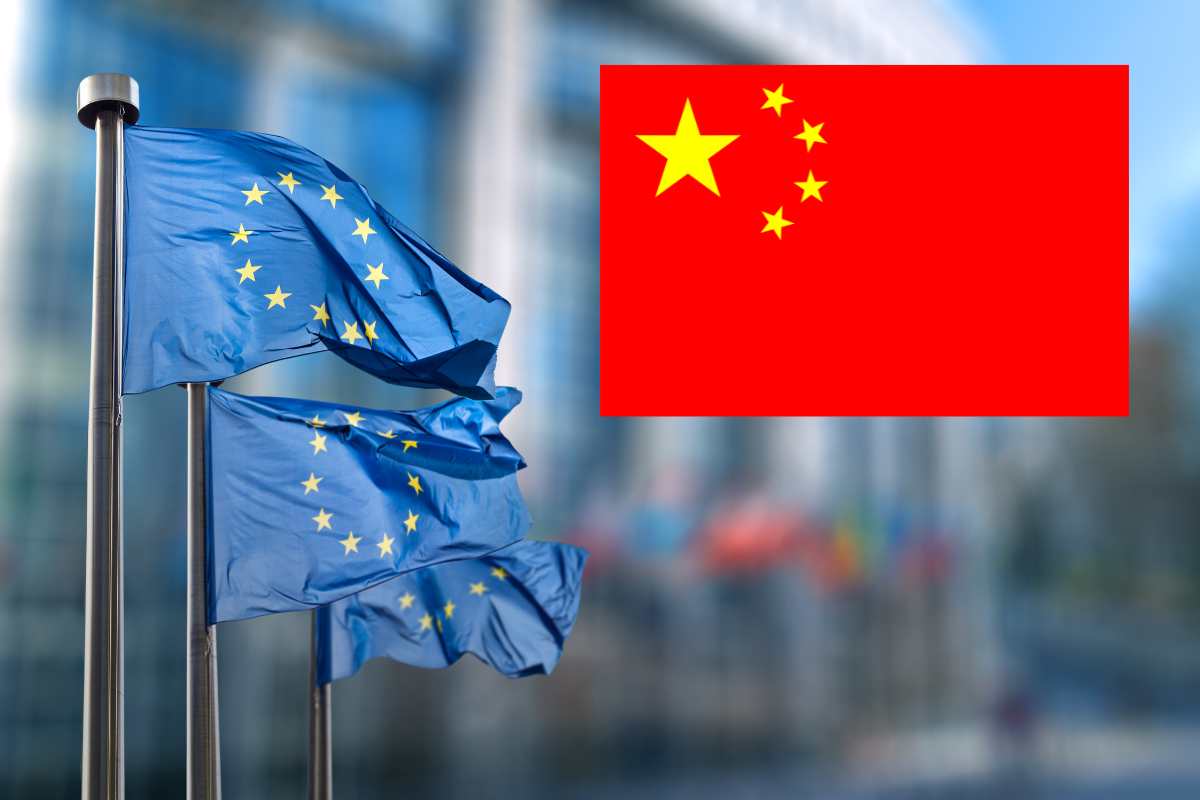 Bandiera della Cina e bandiere dell'Europa 