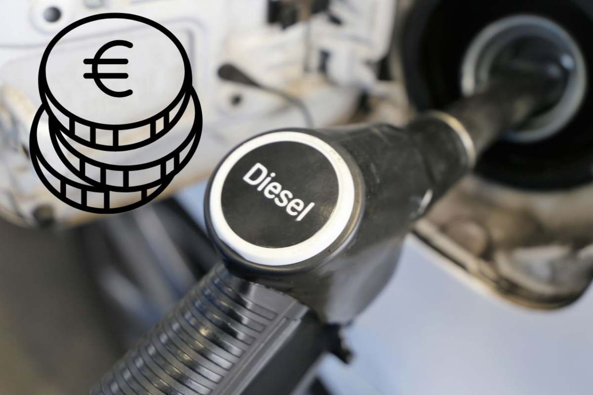 A sinistra il disegno di monete euro e l'immagine di un distributore diesel