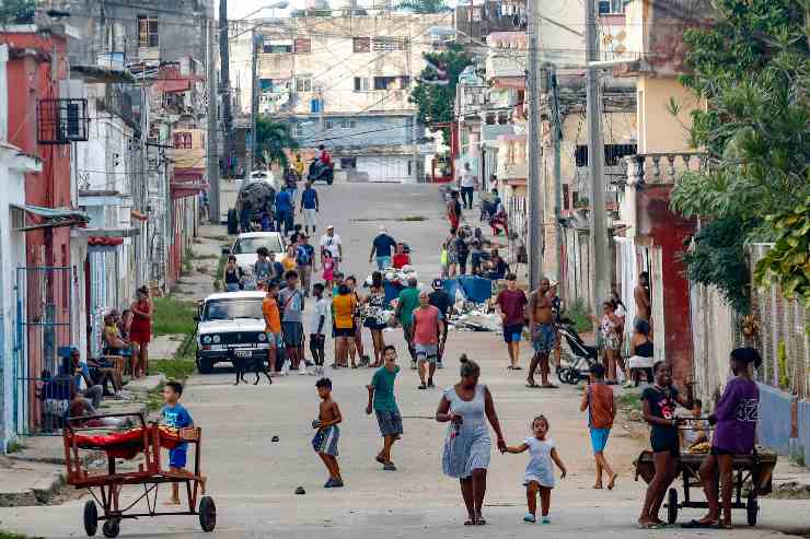 Persone in strada a L'Avana Cuba