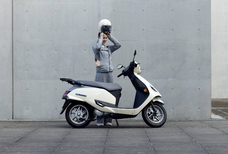 Suzuki e-Address, lo scooter elettrico pionieristico 