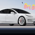 Una Tesla e la scritta bye-bye