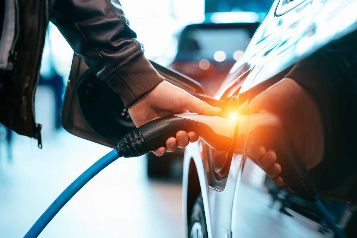 Auto elettriche, qual è il loro vero problema: quello che nessuno vi vuole dire in realtà