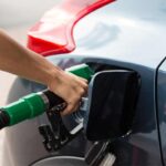 Quanti km si riescono a fare oggi con 10 euro di benzina? La risposta non vi conforterà molto