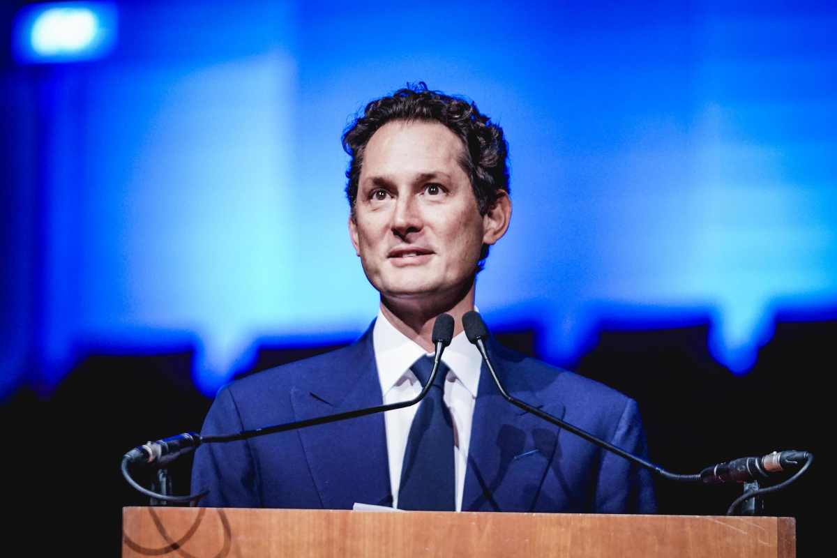 John Elkann, la mossa sulla Ferrari che ha spiazzato tutti: cosa è successo con "l'affare" Stellantis