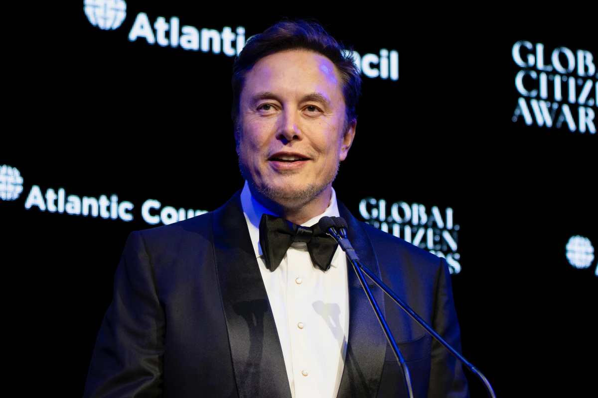 Elon Musk, come ha fatto a fregare tutti con Tesla? La mossa che ha preso in contropiede FIAT, Mercedes, Volkswagen e persino Ferrari