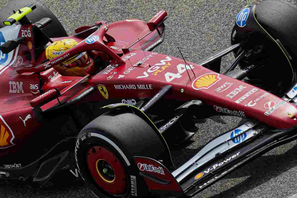 Lewis Hamilton al volante della Ferrari