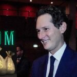 John Elkann sorride