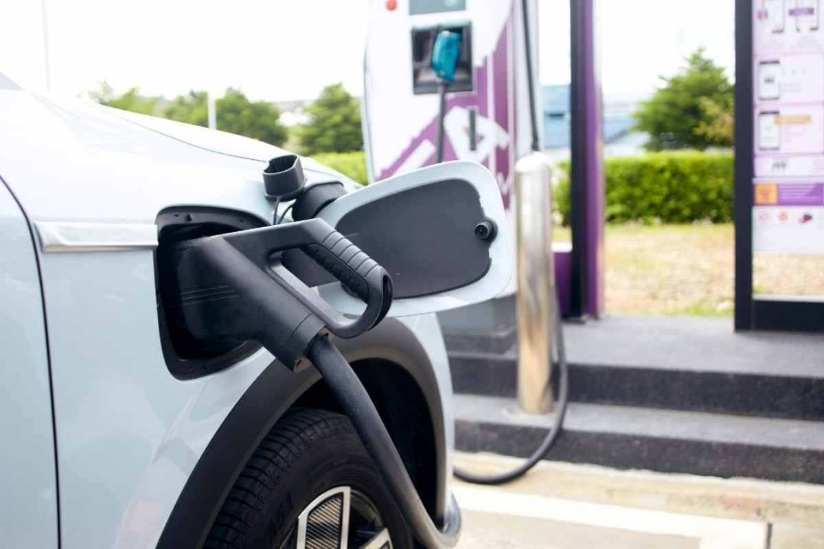 Perché non vendono le auto elettriche? Il "motivo" che nessuno vi vuole dire, la verità