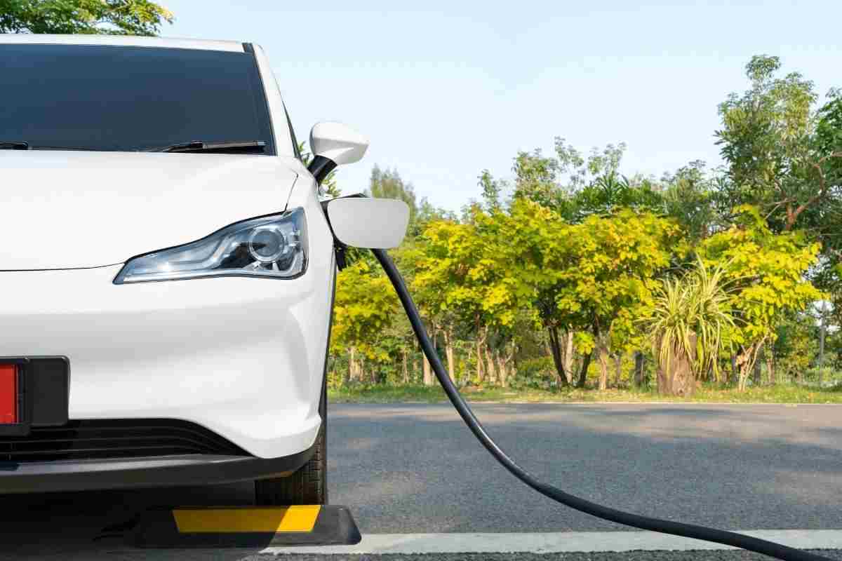 Perché non vendono le auto elettriche? Il "motivo" che nessuno vi vuole dire, la verità