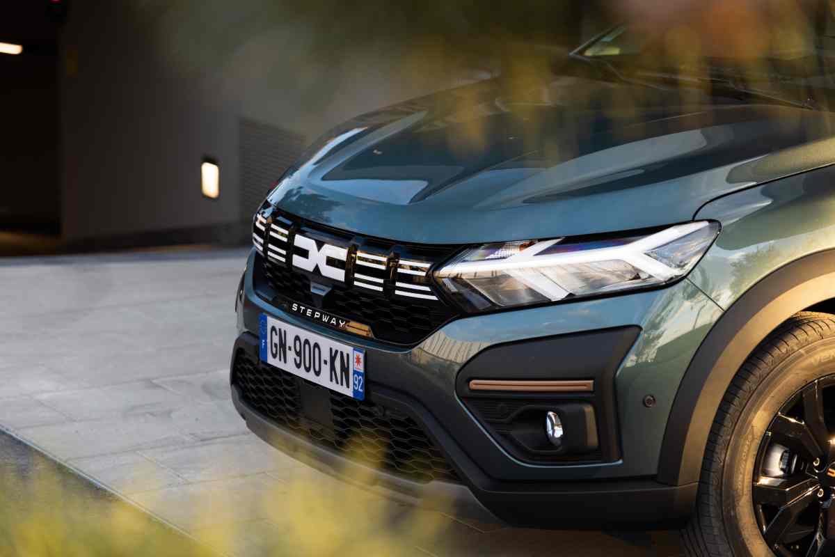 Dacia Sandero, com'è fatta all'interno: ci sono anche 2 "segreti" che in pochi conoscono