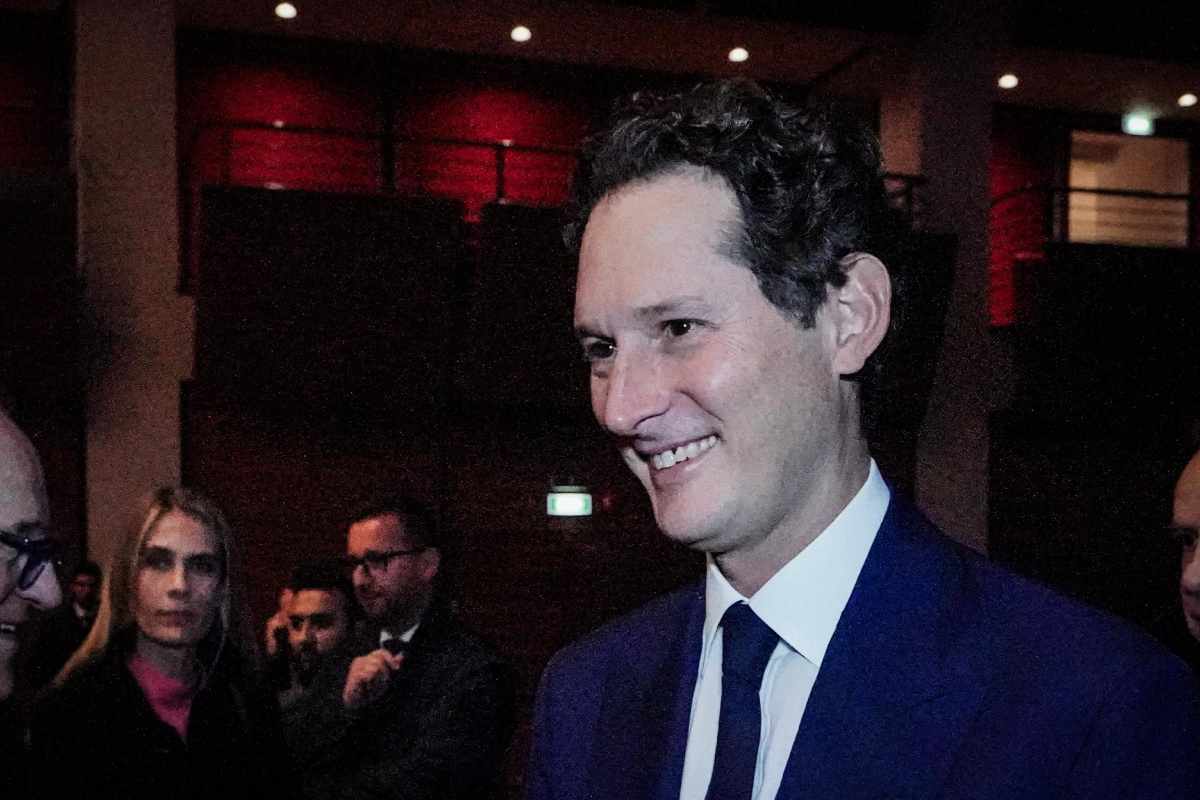 Elkann prova a "coccolare" il Governo e la Meloni? Il gesto non passa inosservato