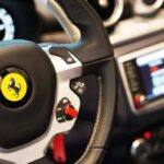 Ferrari, non bastano i soldi per comprarle: cosa chiedono a Maranello se ne vuoi una