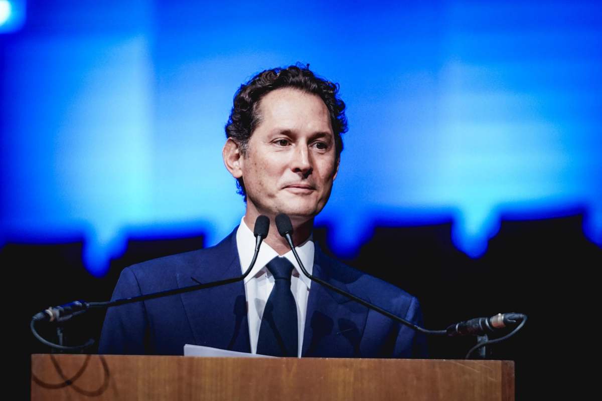 John Elkann, il "segreto" dietro la scelta Ferrari: il bonifico da Maranello è da capogiro, sentite quanto ha preso di stipendio