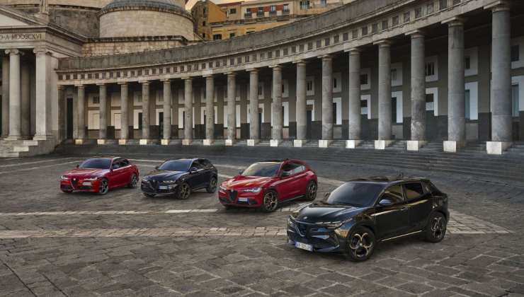 Le quattro Alfa Romeo Intensa in piazza San Pietro a Roma