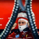 Leclerc nel box della Ferrari