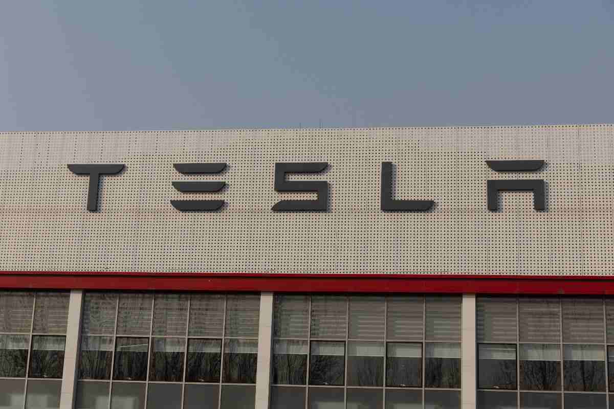 Tesla, Musk acquista una parte del fornitore tedesco Manz