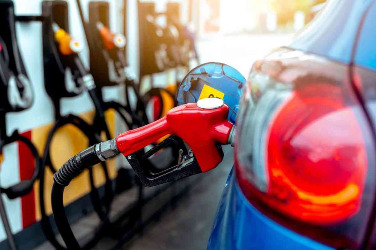 Di quanta benzina c'è bisogno per accendere l'auto? Ne basta meno di quanto tu possa pensare