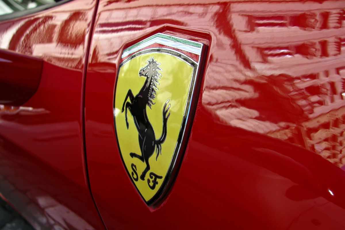 logo ferrari