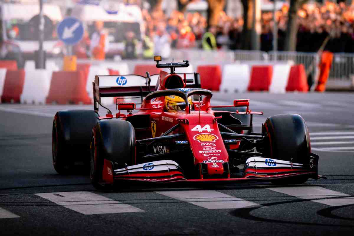 Hamilton in Ferrari può scrivere la storia della F1: diventerebbe l'unico in quella posizione