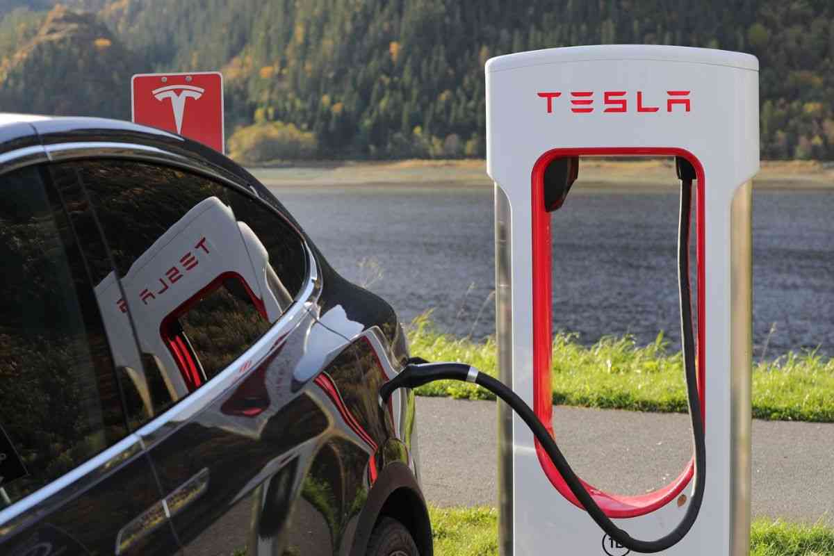 L'Europa fa a pezzi la Tesla, batosta per Elons Musk: viene meno tutto ora