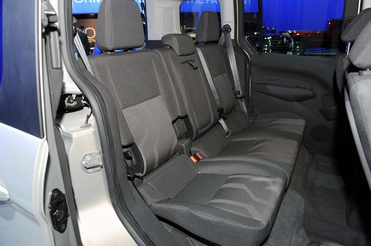 Сиденье connect. Ford Tourneo connect 2018 салон. Ford Transit connect 2014 салон. Tourneo connect 2006 задние сиденья. Ford Tourneo connect салон сиденья 2018.