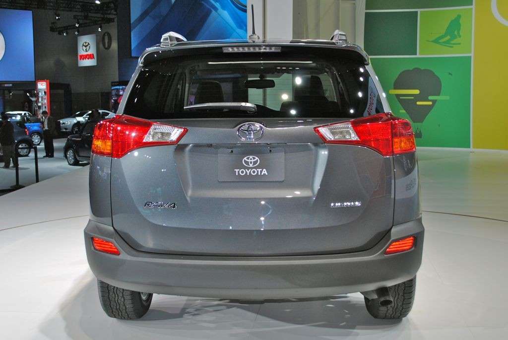 Toyota rav4 2014. Toyota rav4 2014 2014. Тойота рав 4 зад. Тойота рав 4 4 зад. Новая Тойота рав 4 зад.